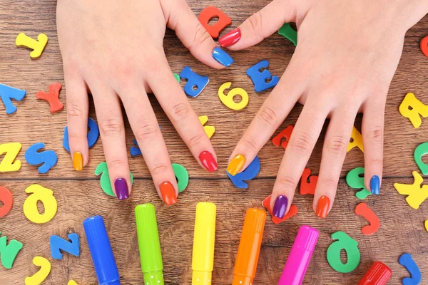 Manicure femminile multicolore — Foto Stock