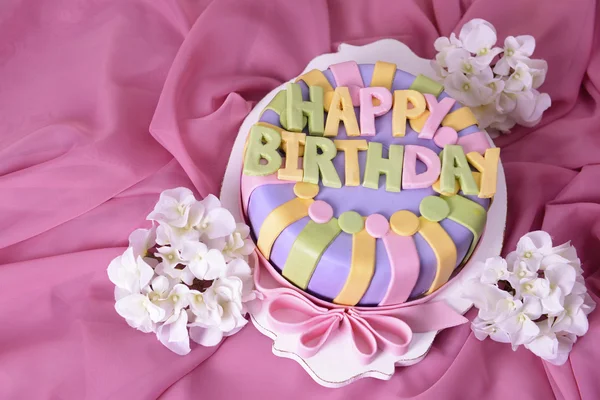 Vynikající narozeninový dort — Stock fotografie