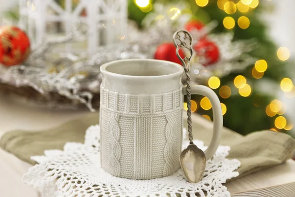 Bevanda calda e decorazioni natalizie — Foto Stock