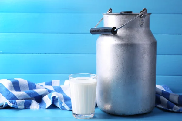 Retro může pro mléko — Stock fotografie
