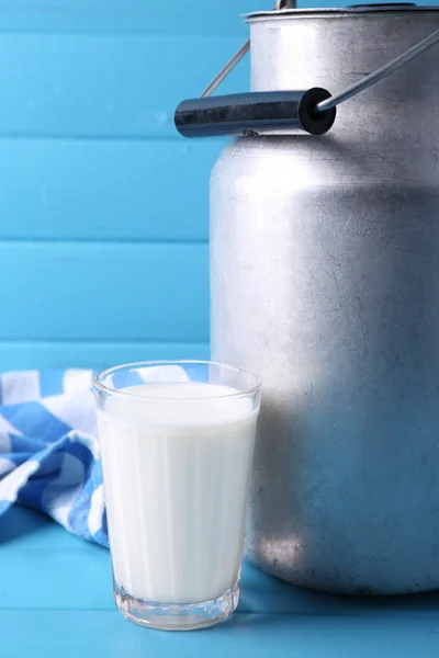 Retro can for milk — Stock Photo, Image