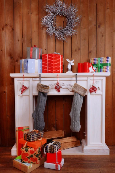 Fireplace with gifts and Christmas decoration — Stock Photo, Image