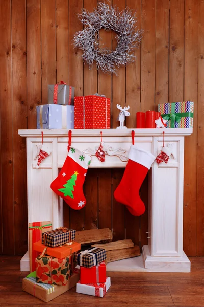 Fireplace with gifts and Christmas decoration — Stock Photo, Image