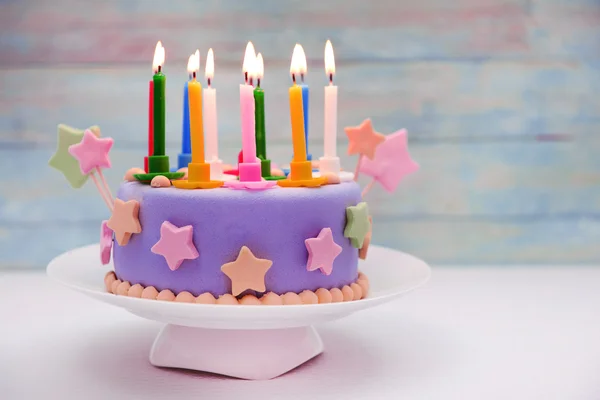 Délicieux gâteau d'anniversaire — Photo