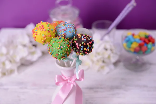 Sweet cake pops in vase — Stock Photo, Image