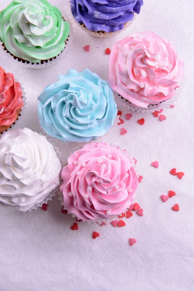 Délicieux cupcakes sur table close-up — Photo