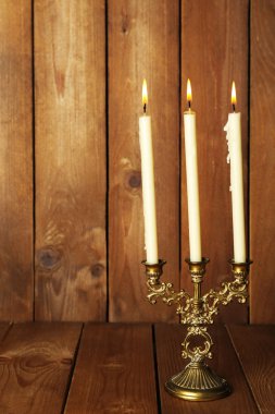 Mumlar ile Retro şamdanlar