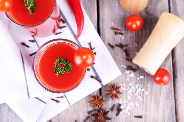 Sumo de tomate em copos — Fotografia de Stock