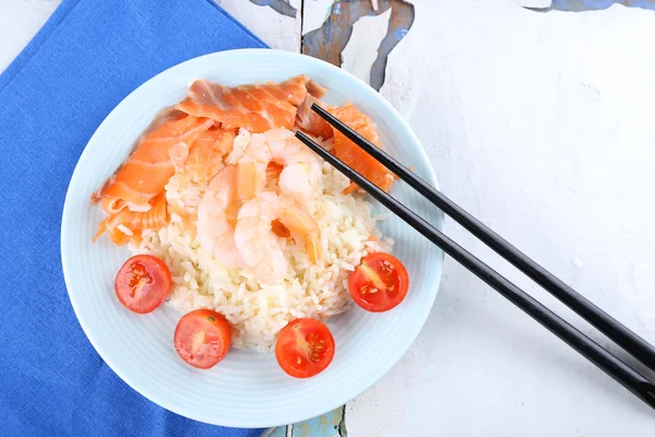 Vařená rýže a krevetami — Stock fotografie