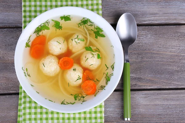 ミートボールと麺のスープ — ストック写真