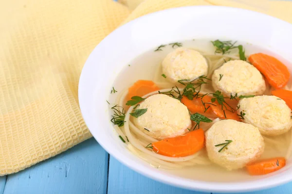 Sopa com almôndegas e macarrão — Fotografia de Stock