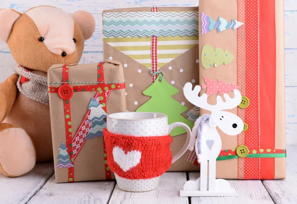 Kerstcadeaus handgemaakt met decoraties — Stockfoto