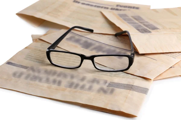 Brille und Zeitungen aus nächster Nähe — Stockfoto