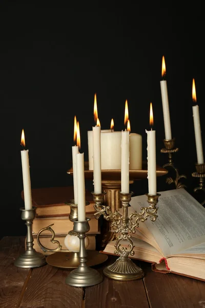 Candelabros retro con velas — Foto de Stock