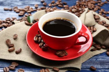 Masada bir fincan kahve.