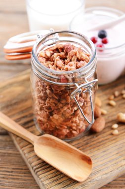Sağlıklı kahvaltı granola
