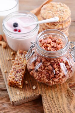 Sağlıklı kahvaltı granola