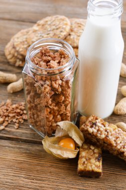 Sağlıklı kahvaltı granola