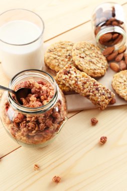 Granola ile sağlıklı kahvaltı