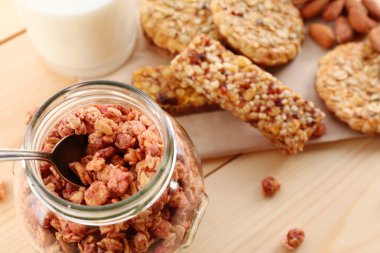Granola ile sağlıklı kahvaltı