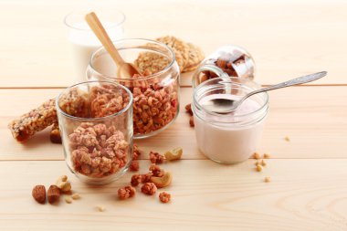 Granola ile sağlıklı kahvaltı