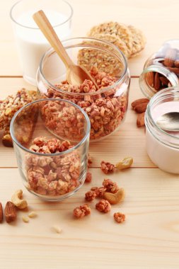 Granola ile sağlıklı kahvaltı