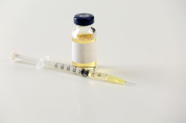 Aşı flakon şırınga ile içinde