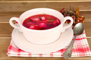 Geleneksel Lehçe kırmızı pancar çorbası