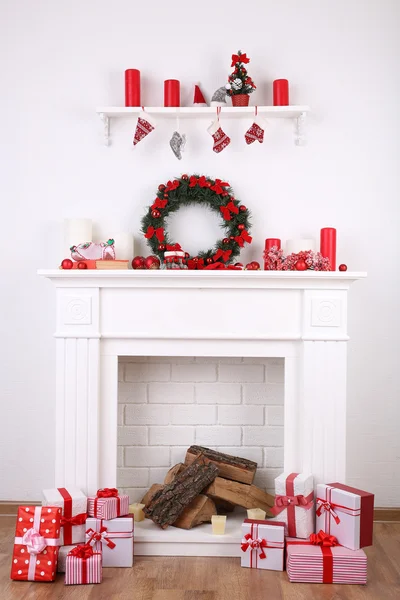 Fireplace with Christmas decoration — Stock Photo, Image