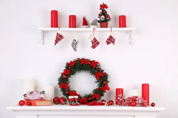 Christmas decorations on mantelpiece — Stock Photo, Image