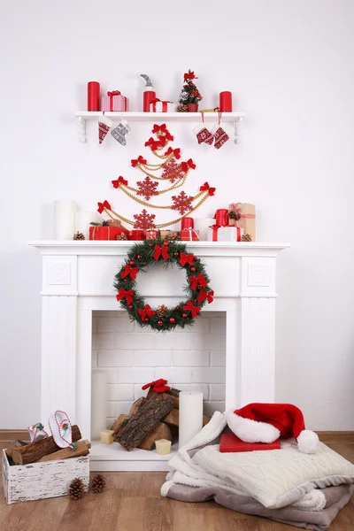 Fireplace with Christmas decoration — Stock Photo, Image