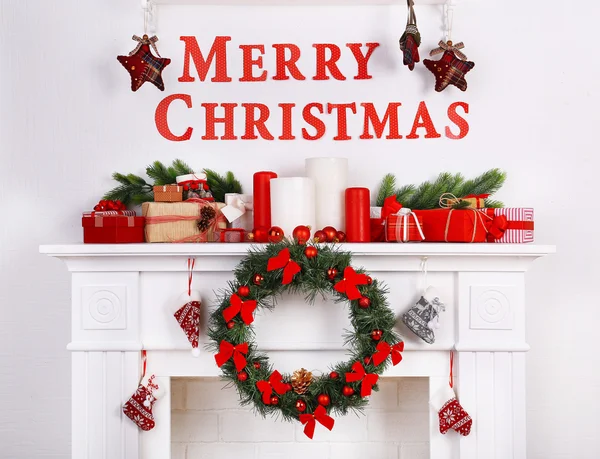 Decoraties met Merry Christmas inscriptie — Stockfoto