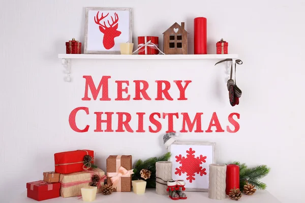 Decoraties met Merry Christmas inscriptie — Stockfoto