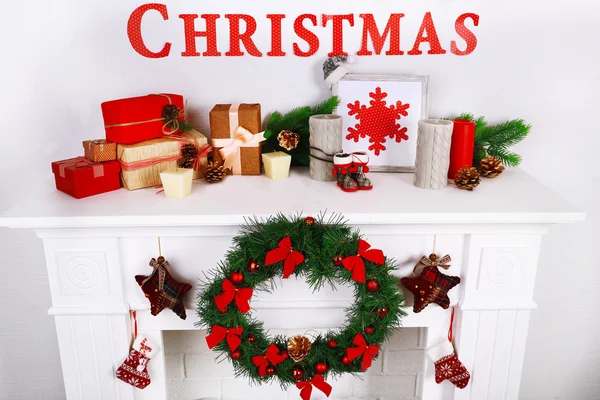 Decoraties met Merry Christmas inscriptie — Stockfoto