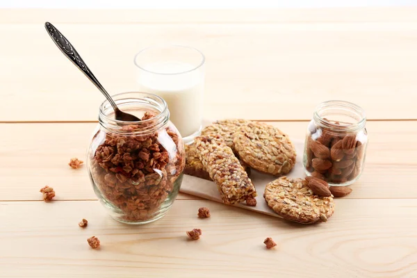 Granola ile sağlıklı kahvaltı — Stok fotoğraf