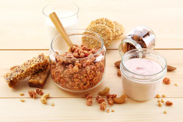 Granola ile sağlıklı kahvaltı — Stok fotoğraf