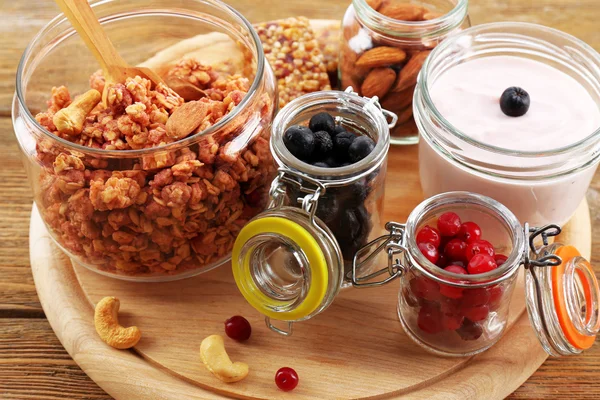 Granola ile sağlıklı kahvaltı — Stok fotoğraf