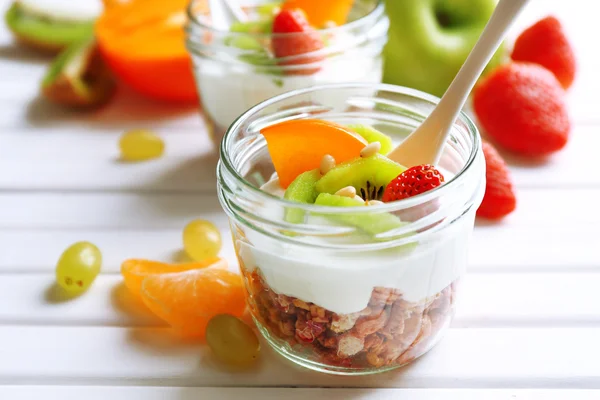 Gezonde dessert met muesli — Stockfoto