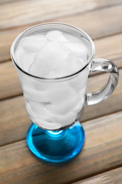 Склянка з кубиками льоду — стокове фото