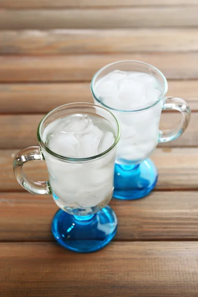 Vasos con cubitos de hielo —  Fotos de Stock