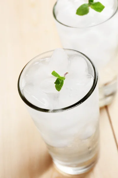 Vasos con cubitos de hielo — Foto de Stock