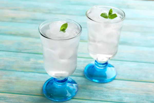 Vasos con cubitos de hielo — Foto de Stock