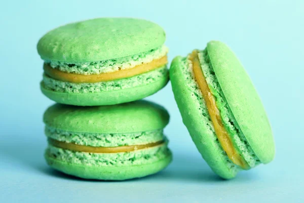 Hellävaraiset värikkäät macaronit — kuvapankkivalokuva