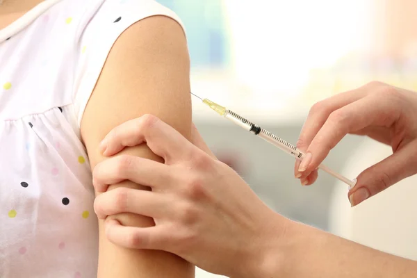 Vaccinatie in menselijke hand — Stockfoto