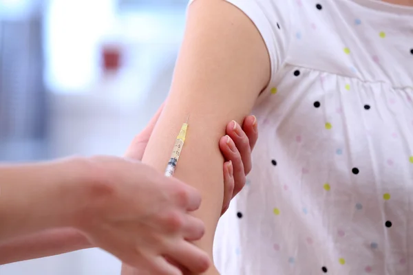 Vaccination i mänsklig hand — Stockfoto