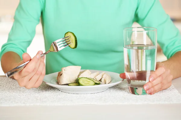 Chica y comida dietética —  Fotos de Stock