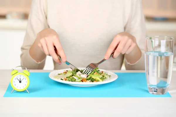 Chica y comida dietética — Foto de Stock