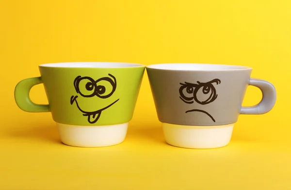 Divertidas tazas emocionales — Foto de Stock