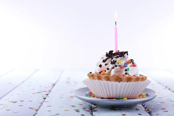 Birthday cup cake with candle — Stock Photo, Image