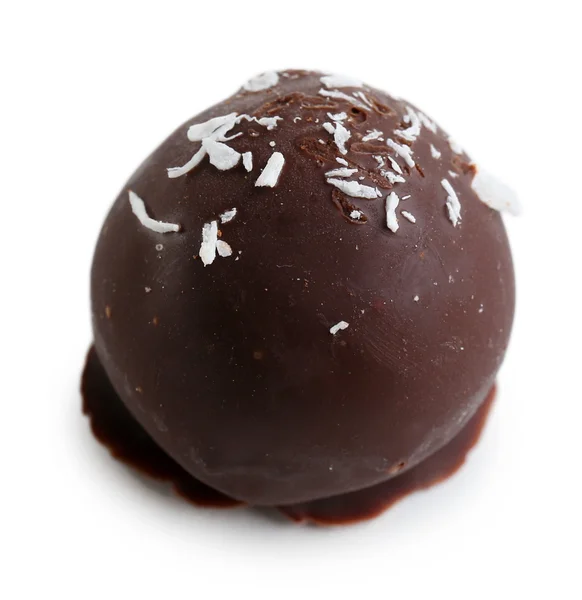 Pyszne czekoladowe cukierki na białym tle — Zdjęcie stockowe